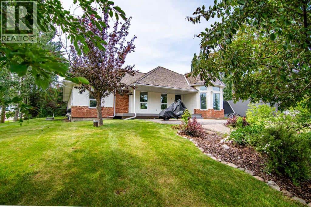 2 Grand Avenue — Norglenwold, Alberta - Photo 4 of 45