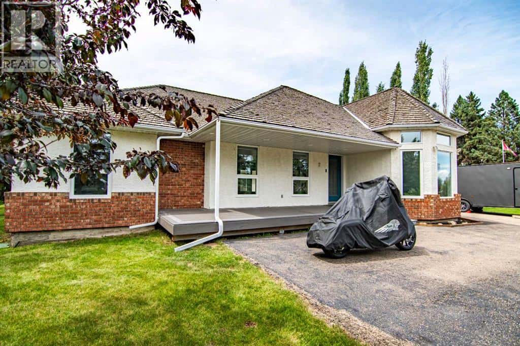 2 Grand Avenue — Norglenwold, Alberta - Photo 5 of 45