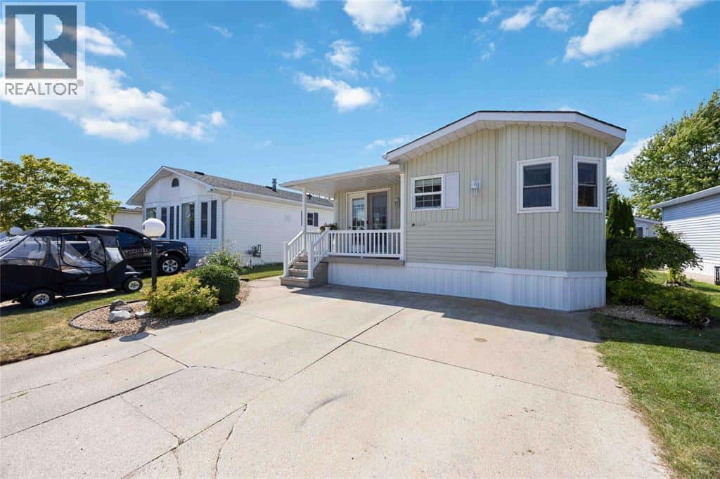 5700 Blackwell Sideroad Unit# 266 — Sarnia, Ontario - Photo 4 of 36