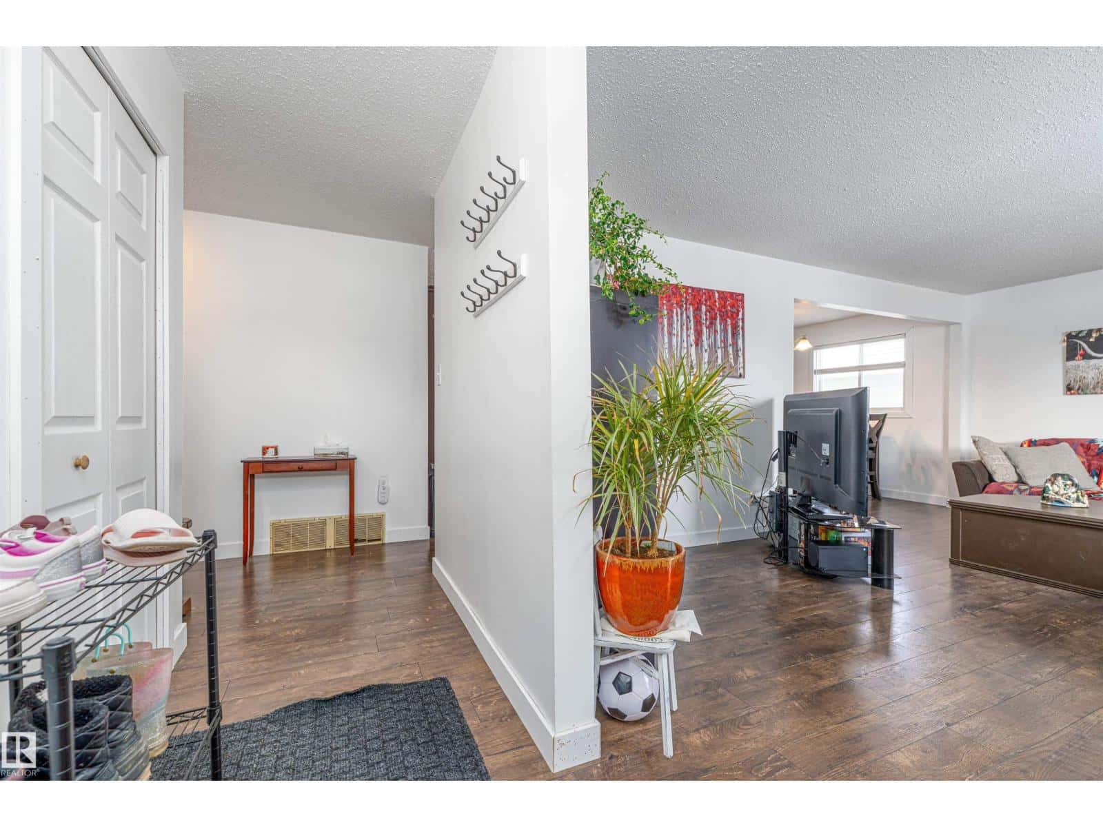 5116 59 ST — Redwater, Alberta - Photo 2 of 46