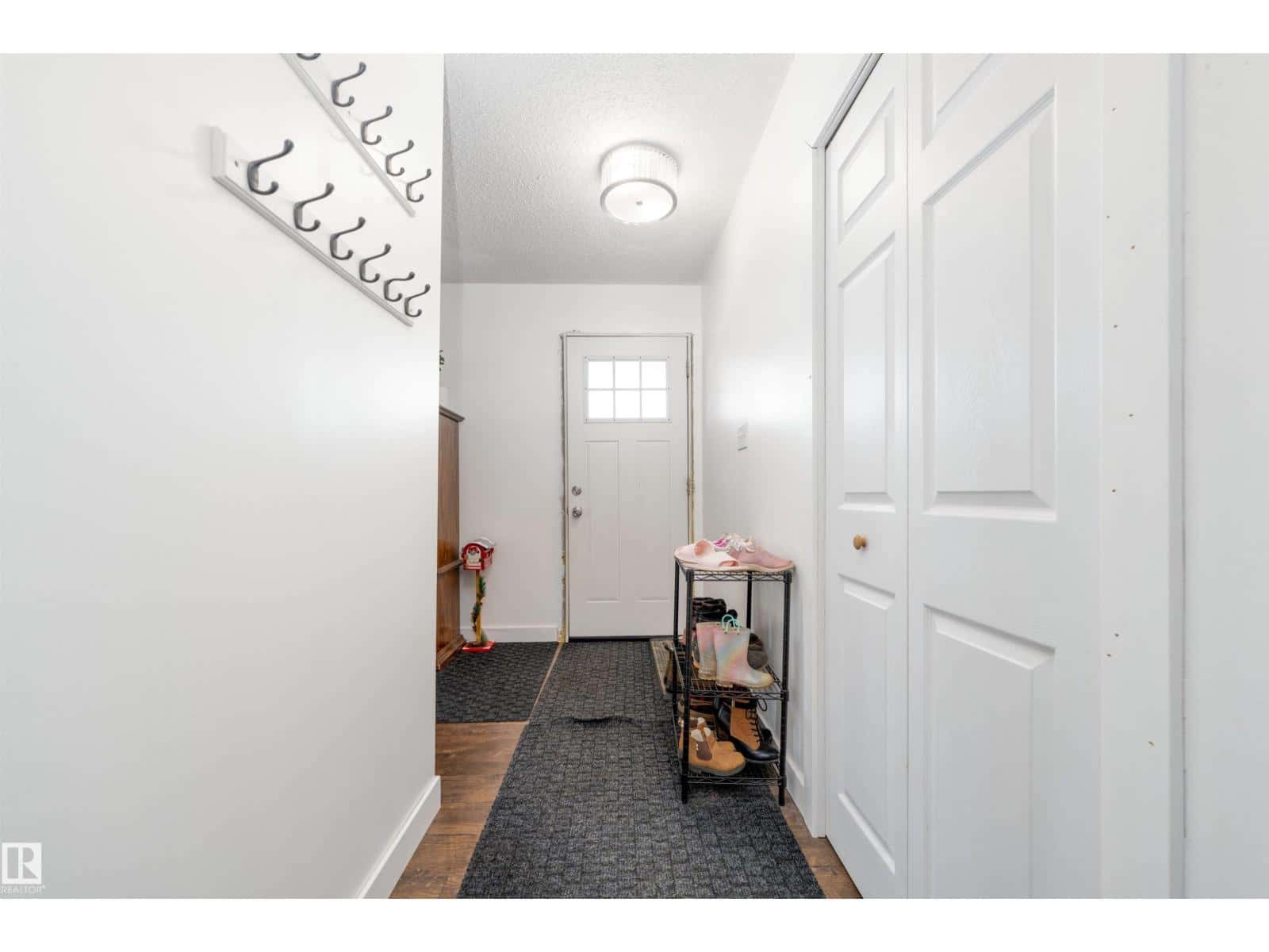 5116 59 ST — Redwater, Alberta - Photo 3 of 46