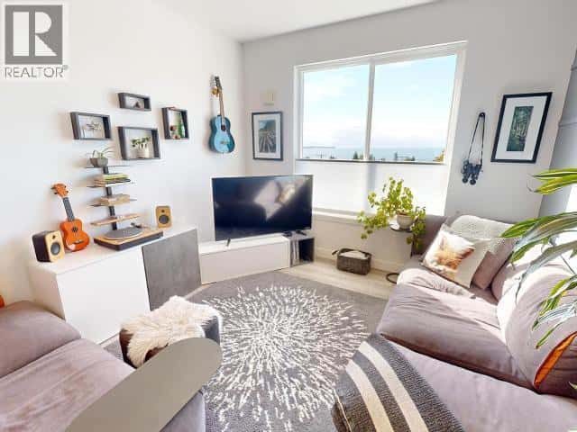 402-7175 DUNCAN STREET — Powell River, British Columbia - Photo 2 of 22