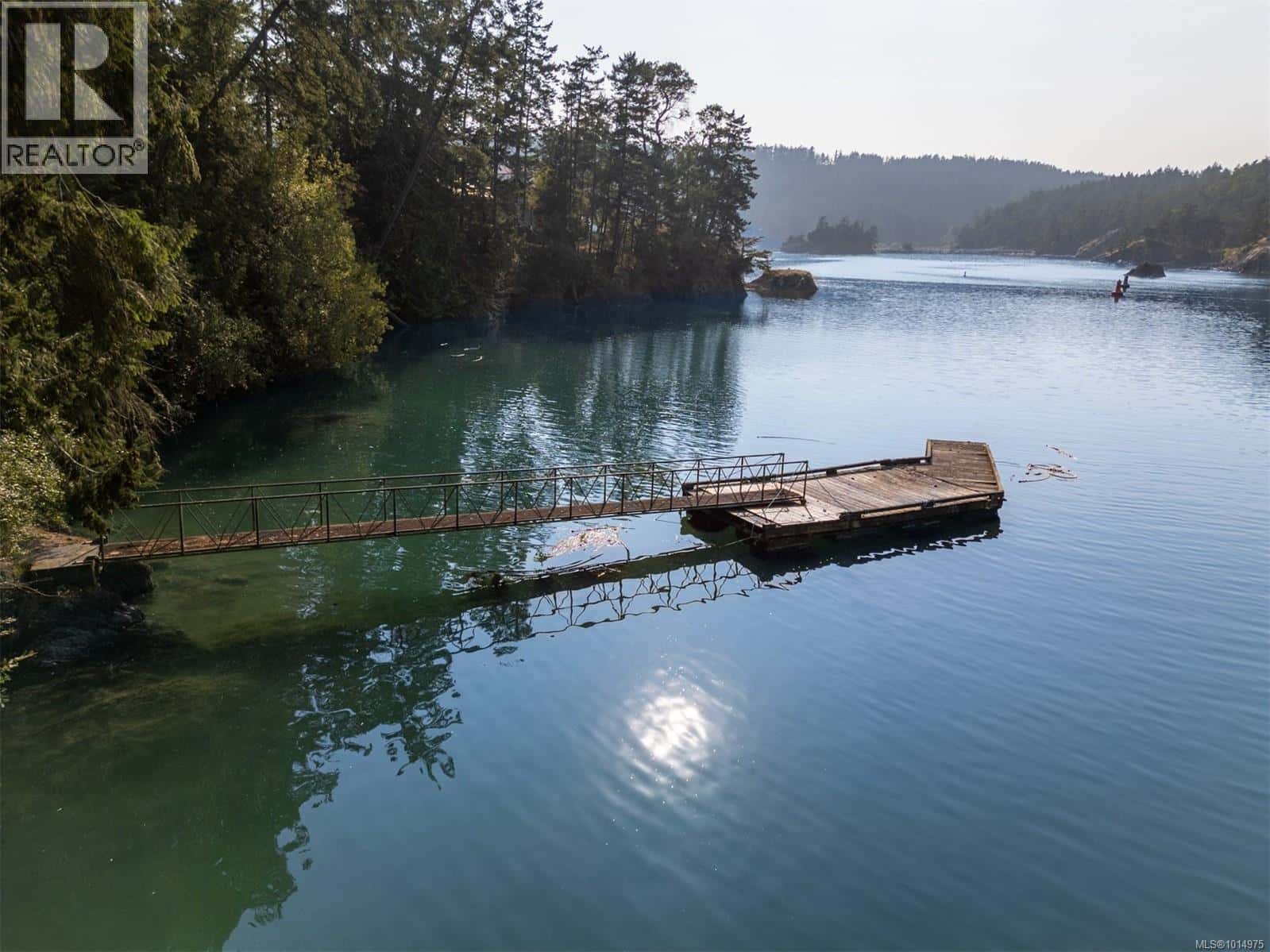 8807 Ainslie Point Rd — Pender Island, British Columbia - Photo 2 of 46