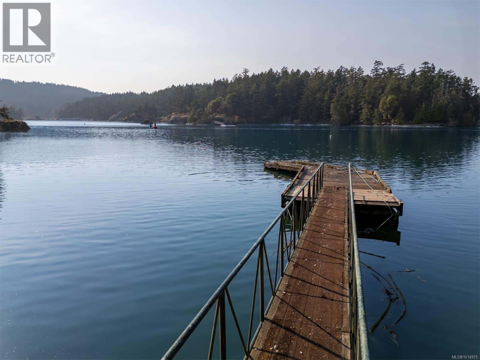 8807 Ainslie Point Rd — Pender Island, British Columbia - Photo 3 of 46