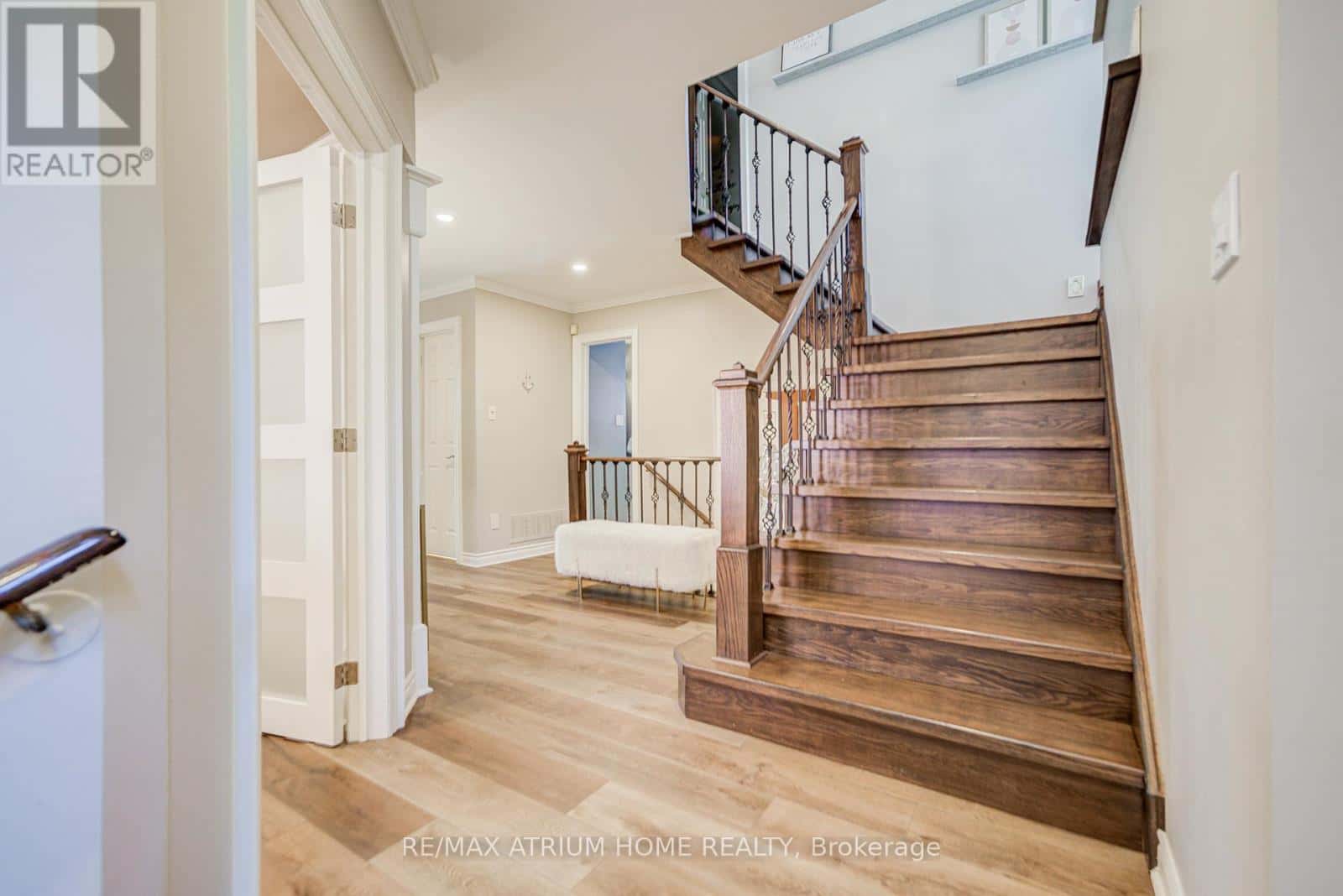 2095 GRAND RAVINE DRIVE — Oakville (RO River Oaks), Ontario - Photo 2 of 30