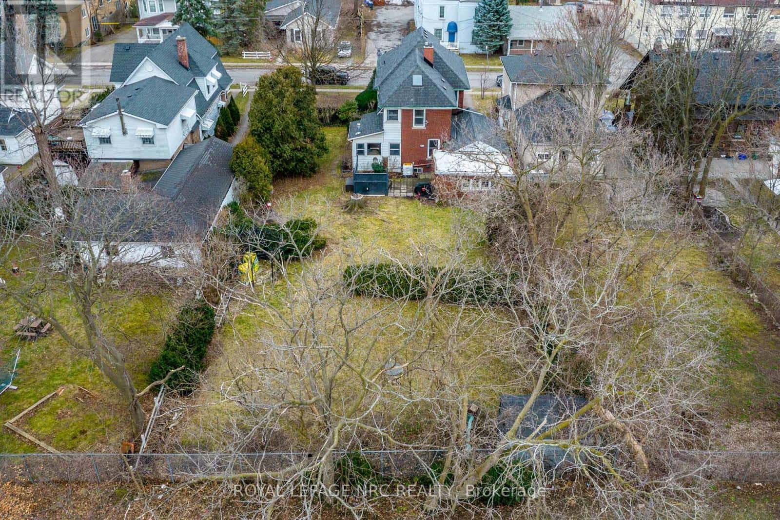 6107 BARKER STREET — Niagara Falls (Dorchester), Ontario - Photo 2 of 37