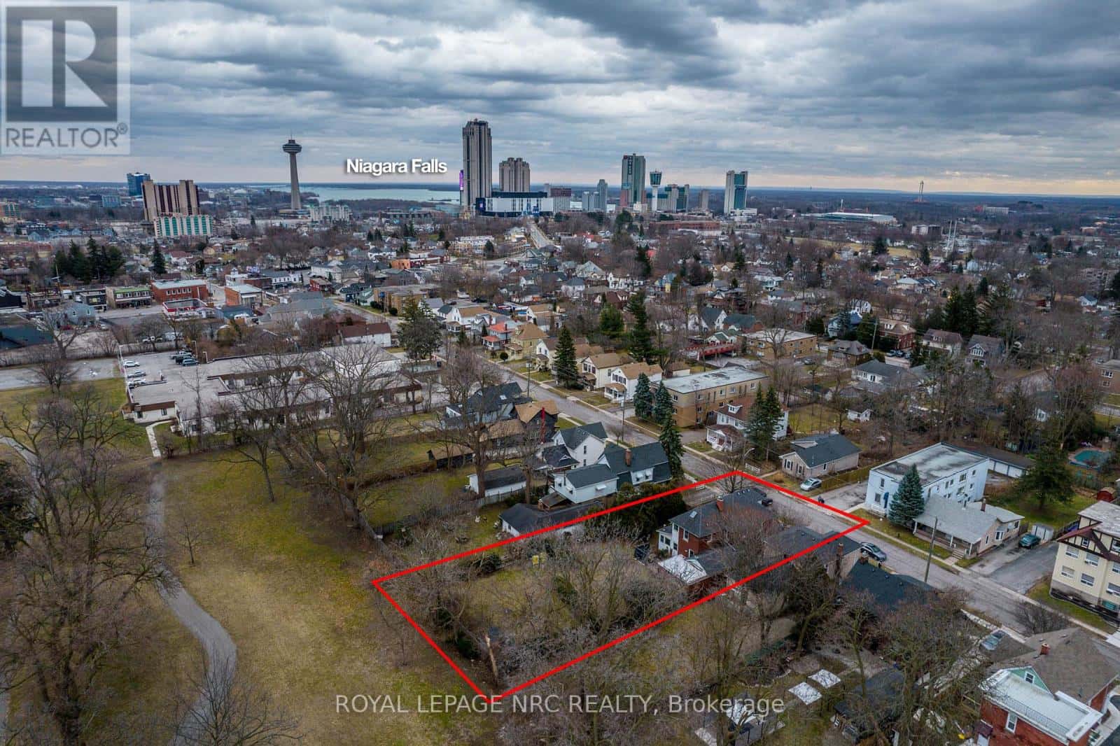 6107 BARKER STREET — Niagara Falls (Dorchester), Ontario - Photo 3 of 37