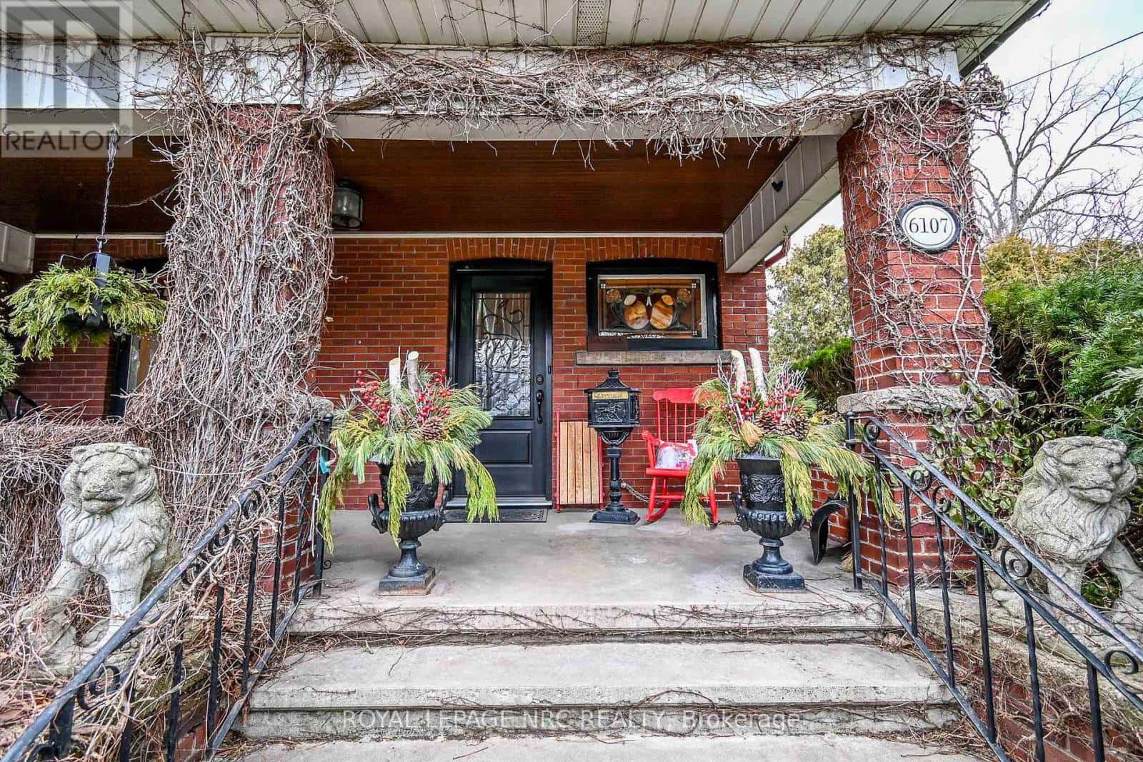 6107 BARKER STREET — Niagara Falls (Dorchester), Ontario - Photo 4 of 37