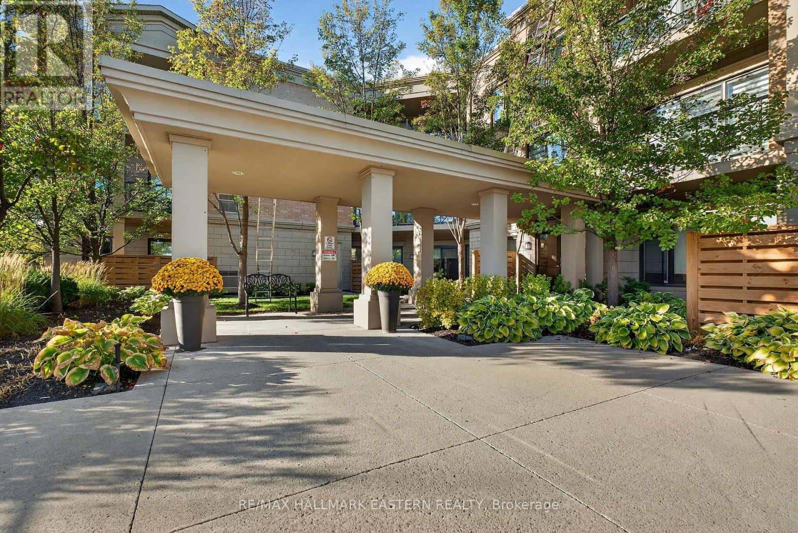 PH06 - 869 CLONSILLA AVENUE — Peterborough (Otonabee Ward 1), Ontario - Photo 4 of 50