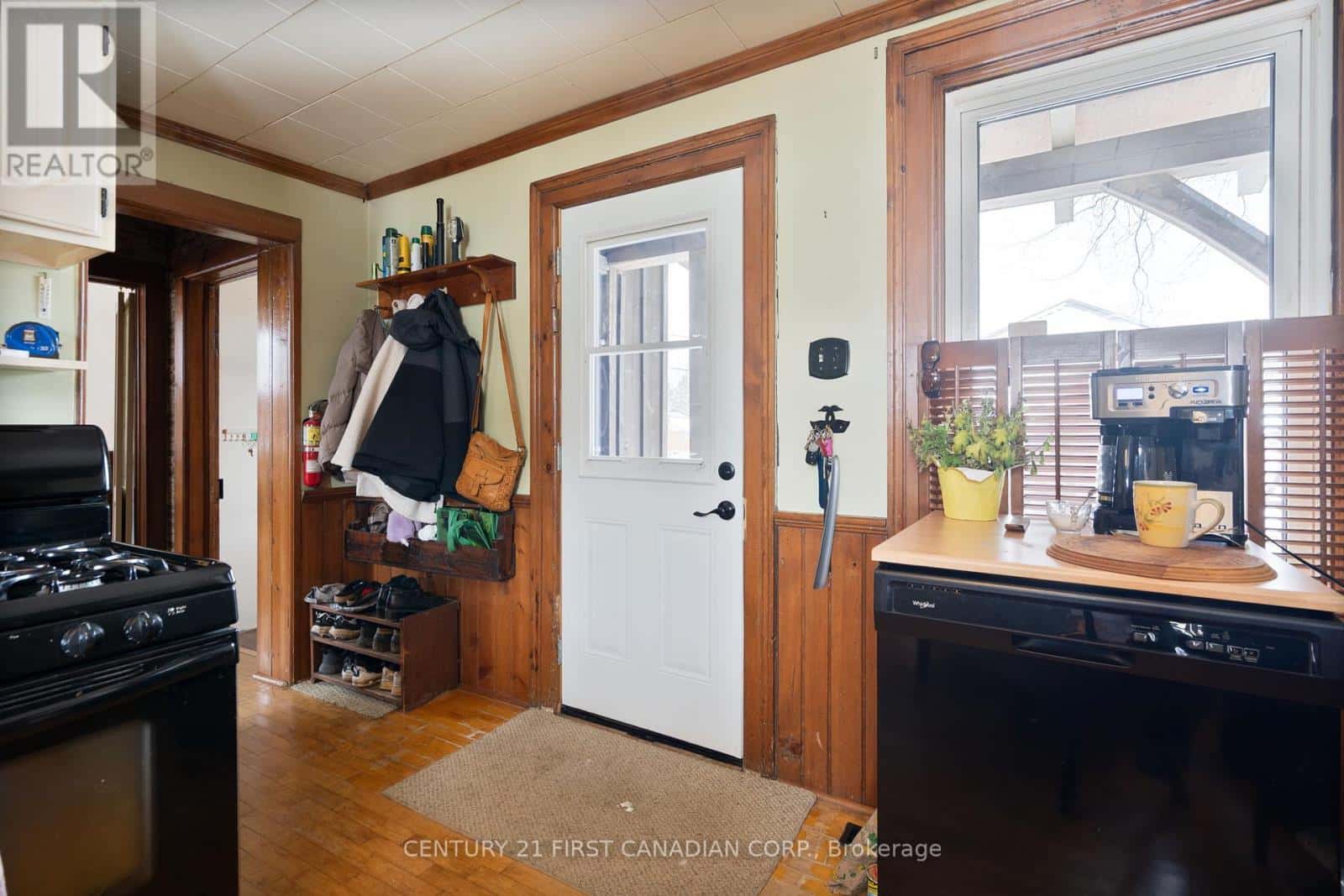 117 ALICE STREET — Lucan Biddulph (Lucan), Ontario - Photo 5 of 27