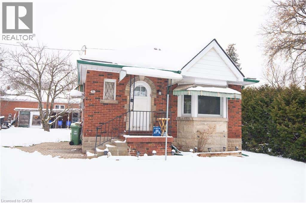 90 OSLER Drive — Dundas, Ontario - Photo 2 of 36