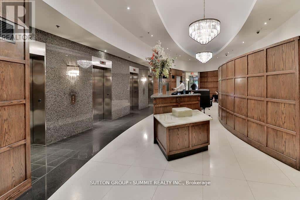 PH07 - 102 BLOOR STREET W — Toronto (Annex), Ontario - Photo 5 of 47