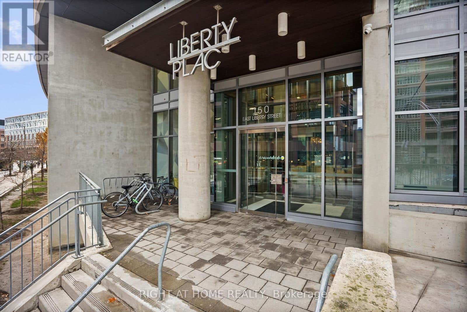 1912 - 150 EAST LIBERTY STREET - Photo 2 of 36, Toronto (Niagara), Ontario