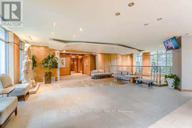 710 - 2121 LAKE SHORE BOULEVARD W — Toronto (Mimico), Ontario - Photo 4 of 46