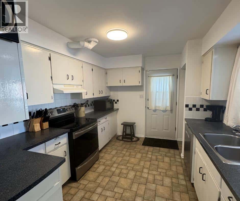 10716 105 AVENUE — Fort St. John, British Columbia - Photo 3 of 35