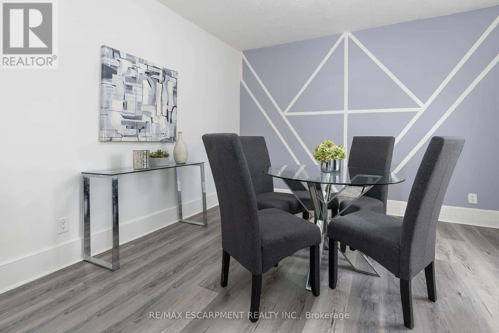 50 STAPLETON AVENUE — Hamilton (Crown Point), Ontario - Photo 4 of 26