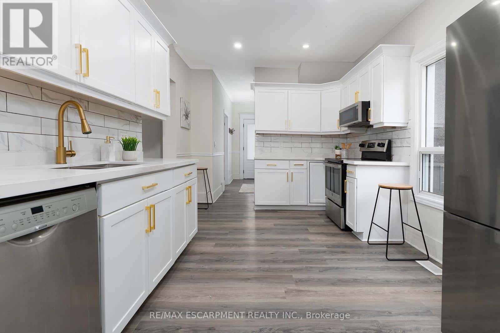 50 STAPLETON AVENUE — Hamilton (Crown Point), Ontario - Photo 5 of 26