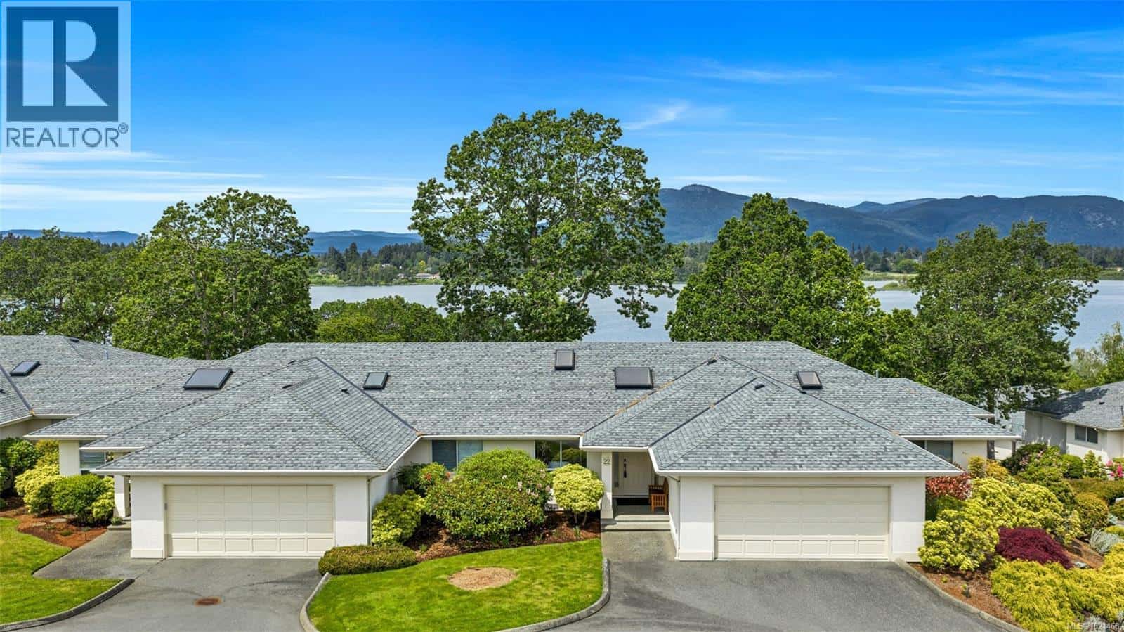 22 6038 Sterling Dr — Duncan, British Columbia - Photo 2 of 44