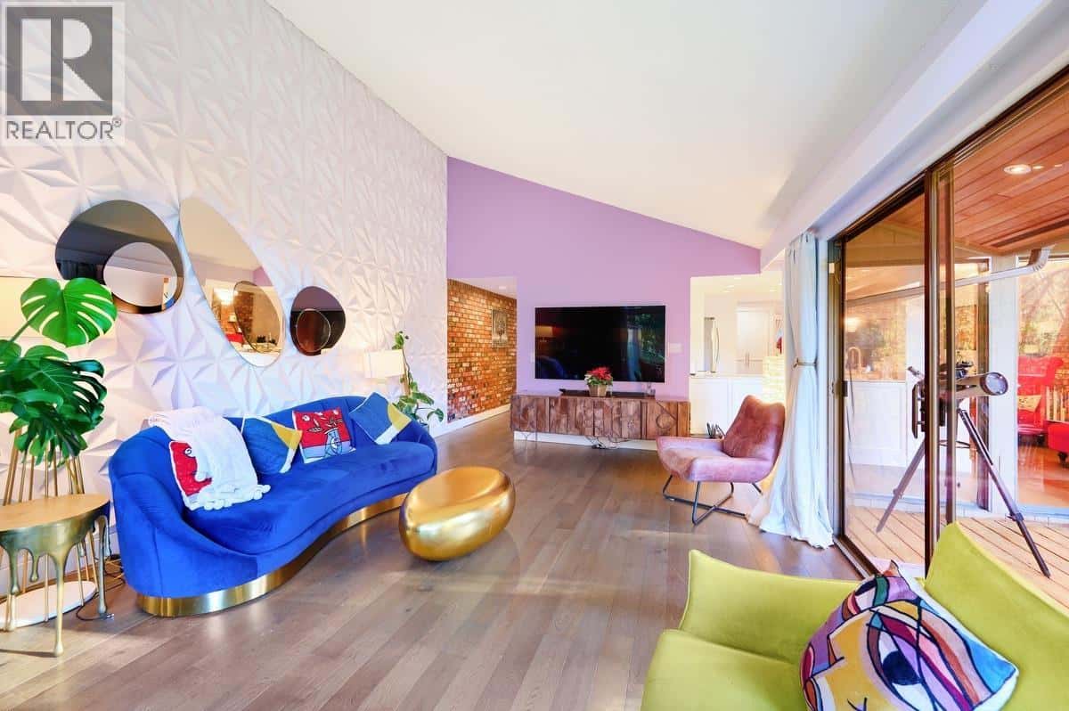 2873 CAPILANO ROAD — North Vancouver, British Columbia - Photo 3 of 34