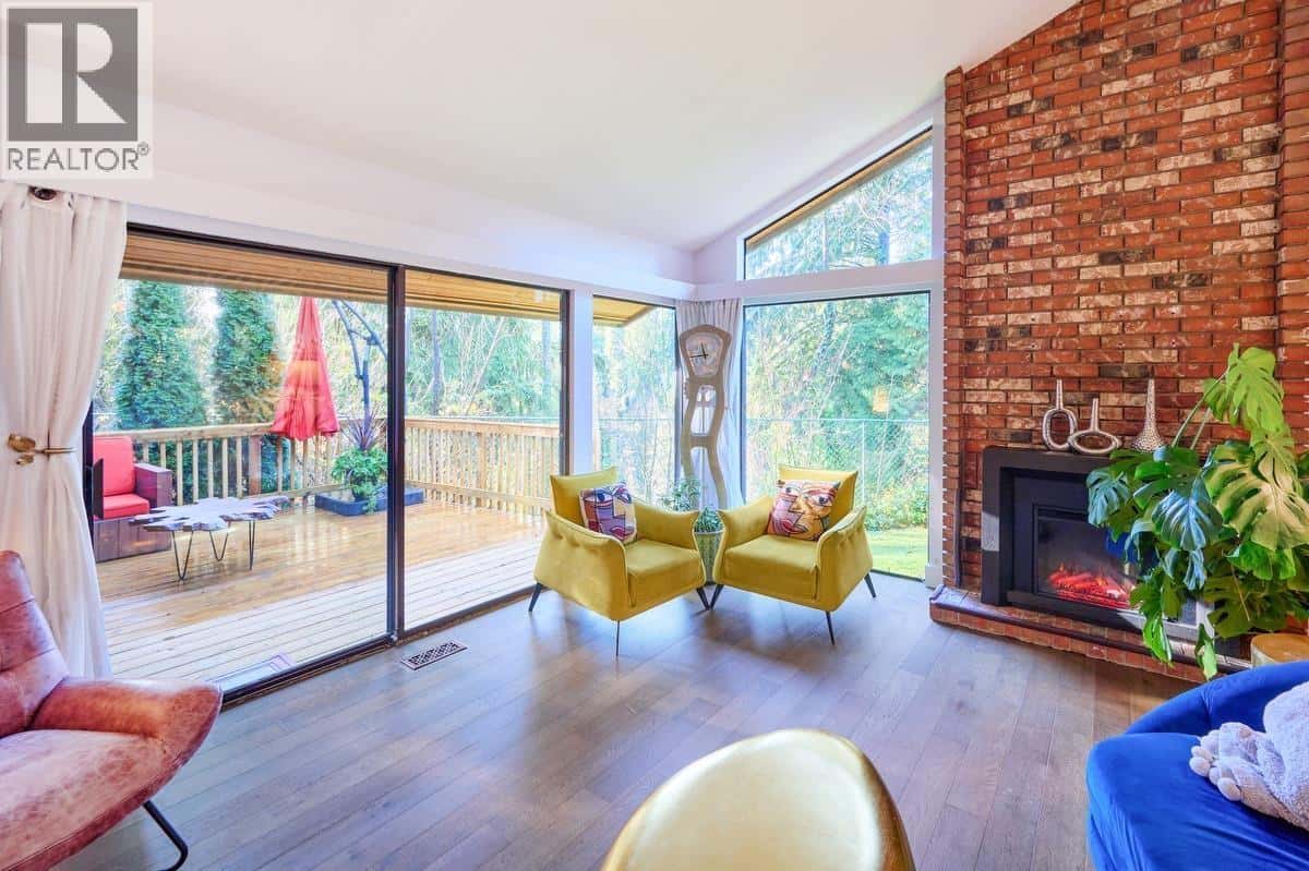 2873 CAPILANO ROAD — North Vancouver, British Columbia - Photo 5 of 34