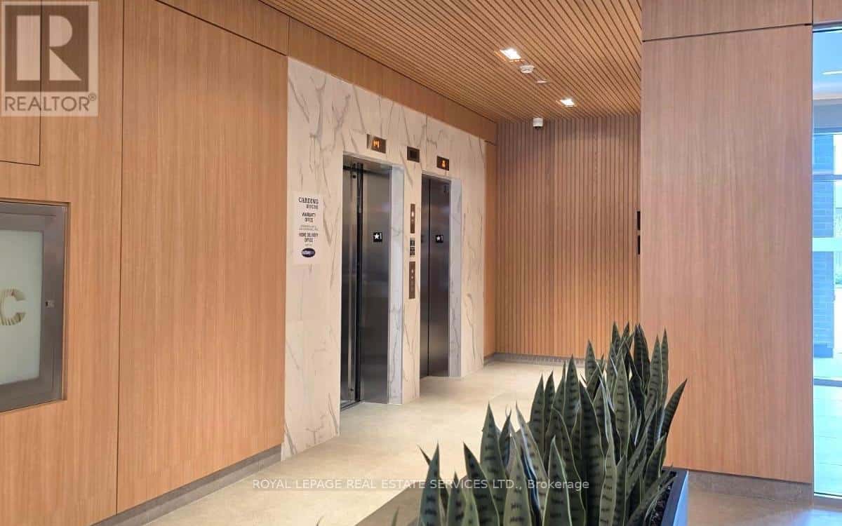 Oakville (GO Glenorchy), Ontario — Oakville (GO Glenorchy), Ontario - Photo 4 of 34