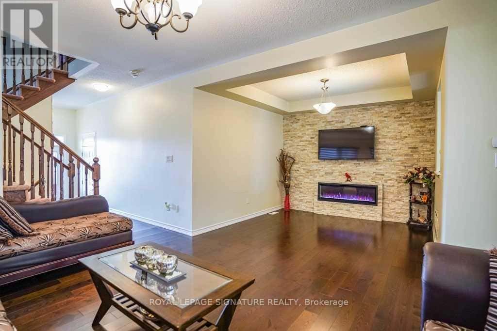 171 BUICK BOULEVARD — Brampton (Northwest Brampton), Ontario - Photo 2 of 19