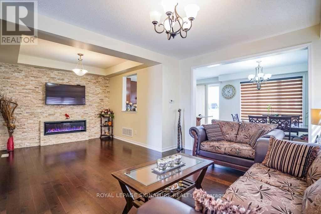 171 BUICK BOULEVARD — Brampton (Northwest Brampton), Ontario - Photo 3 of 19