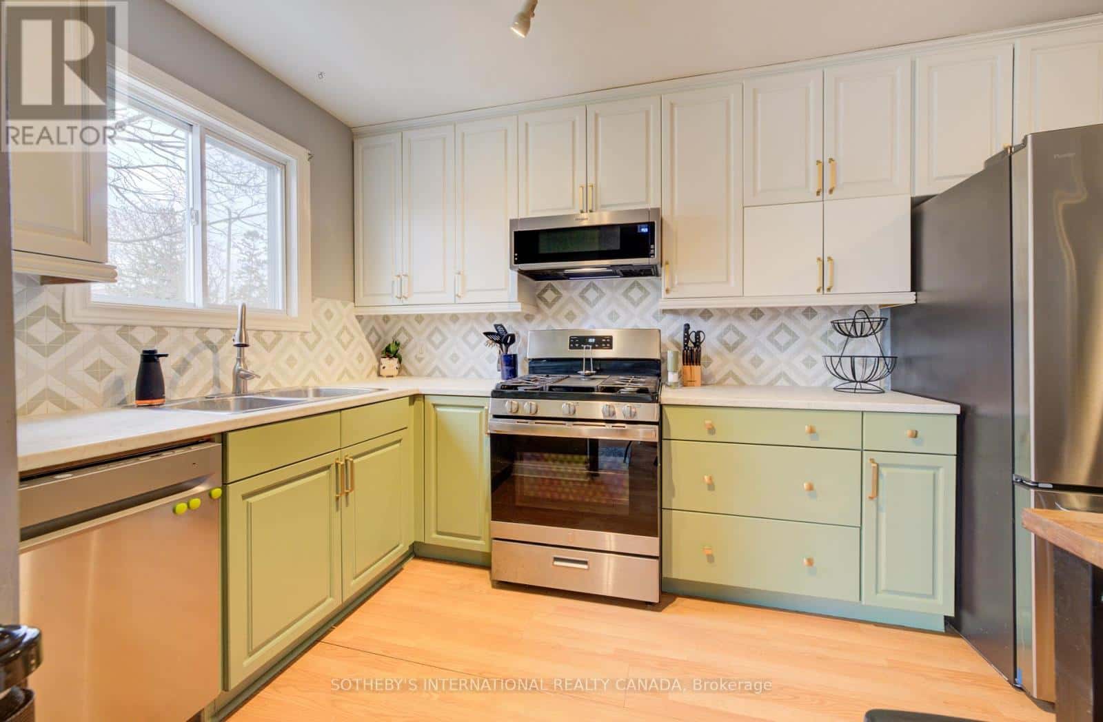 425 ST. PATRICK STREET — Norfolk (Port Dover), Ontario - Photo 5 of 24