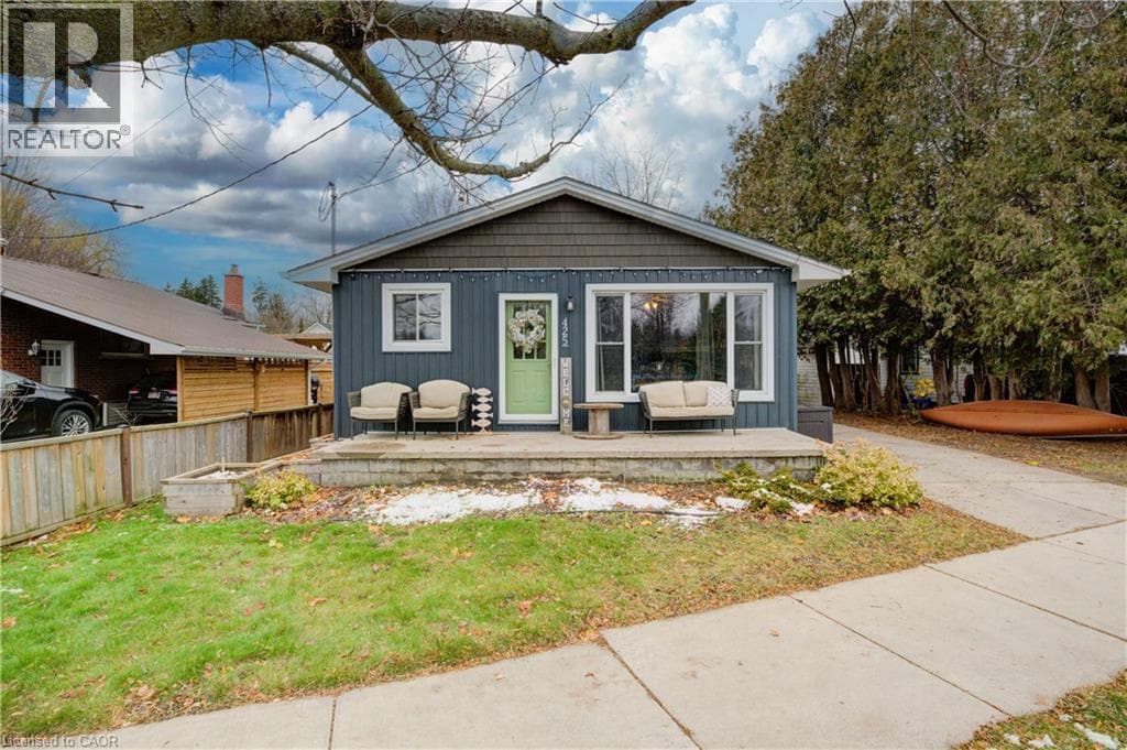 425 ST. PATRICK Street — Port Dover, Ontario - Main photo