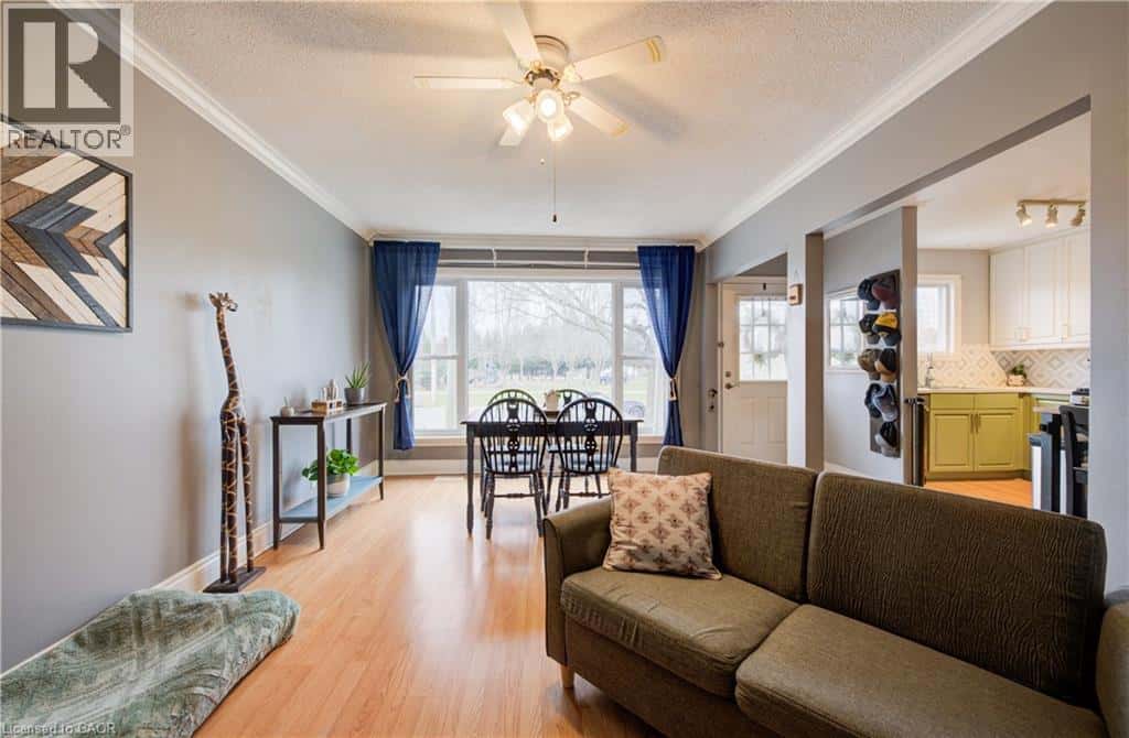 425 ST. PATRICK Street — Port Dover, Ontario - Photo 4 of 25