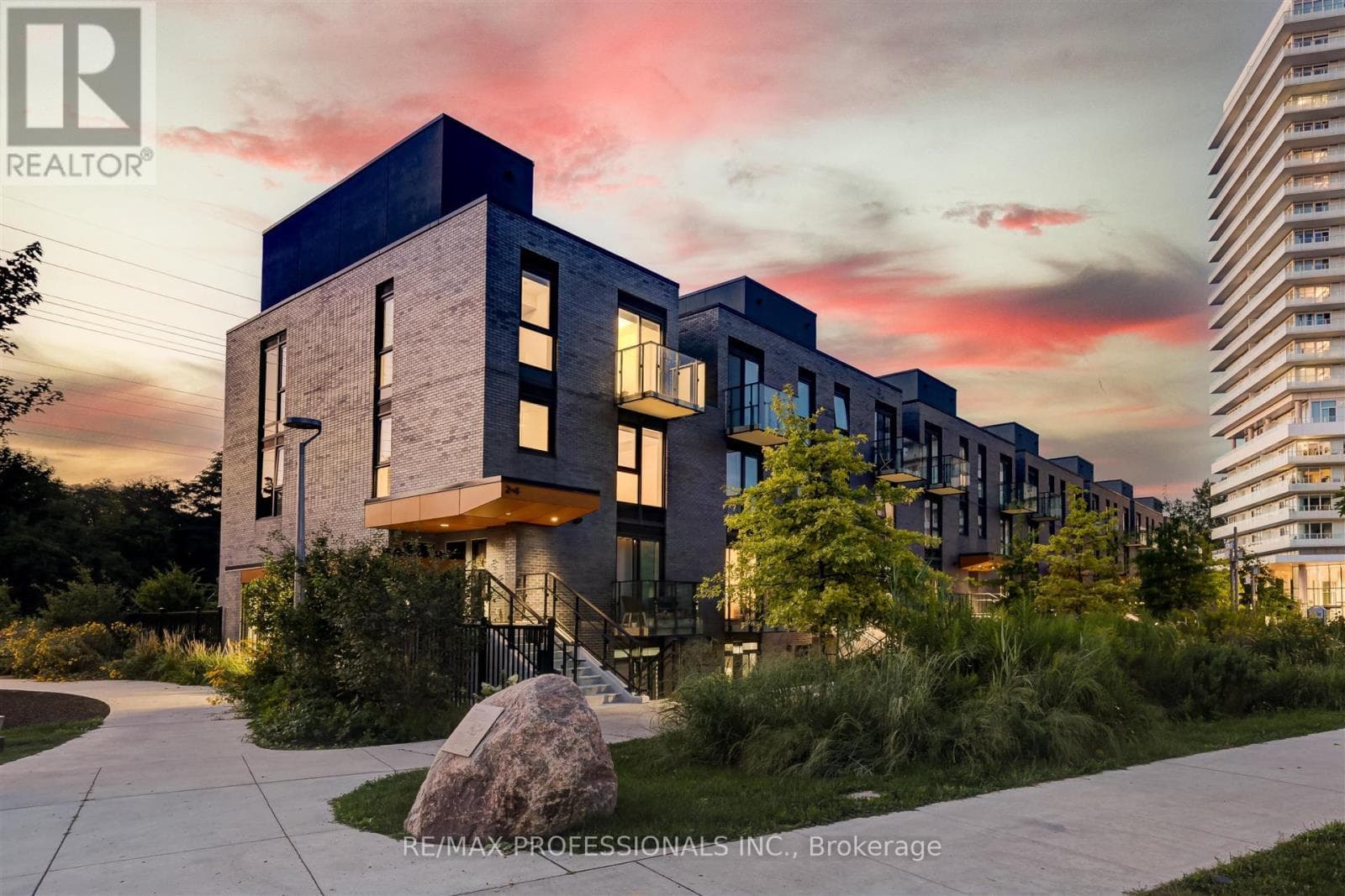 TH3 - 10 BRIN DRIVE — Toronto (Edenbridge-Humber Valley), Ontario - Main photo