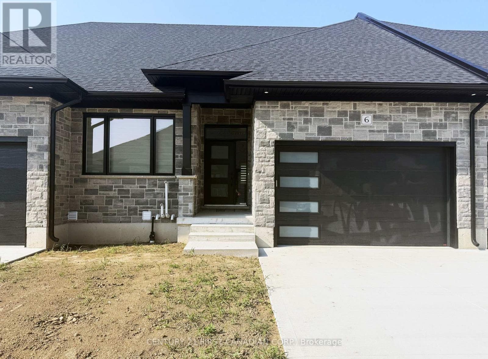 6 - 32 POSTMA STREET — North Middlesex (Ailsa Craig), Ontario - Main photo