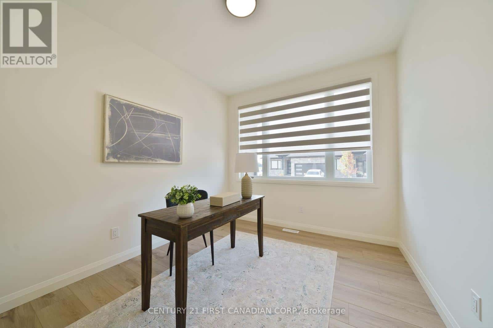 6 - 32 POSTMA STREET — North Middlesex (Ailsa Craig), Ontario - Photo 4 of 22