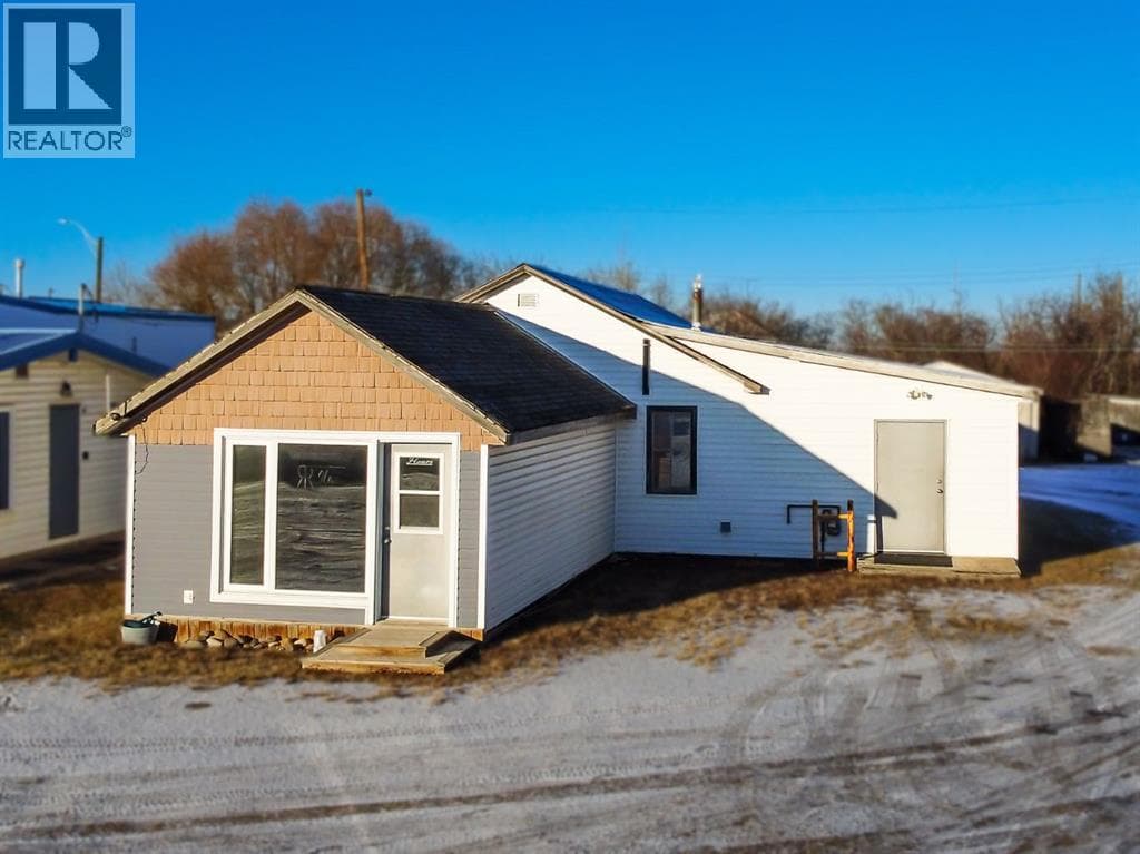 8 Railway Avenue NE — Falher, Alberta - Main photo