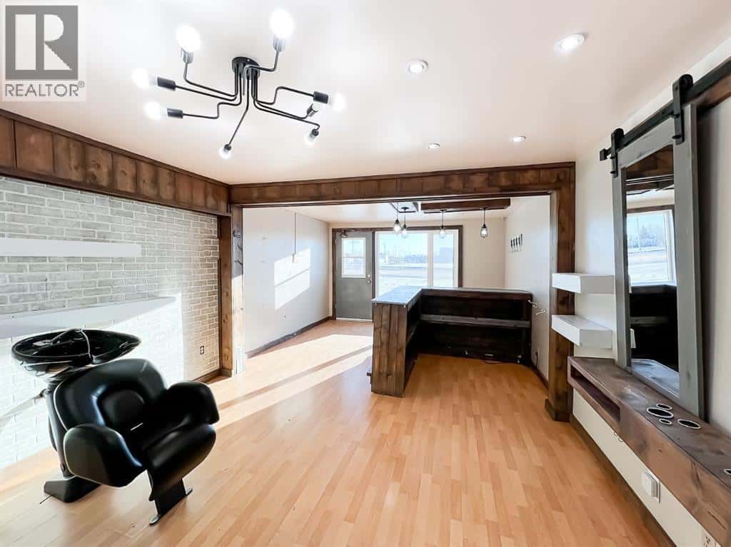 8 Railway Avenue NE — Falher, Alberta - Photo 4 of 21