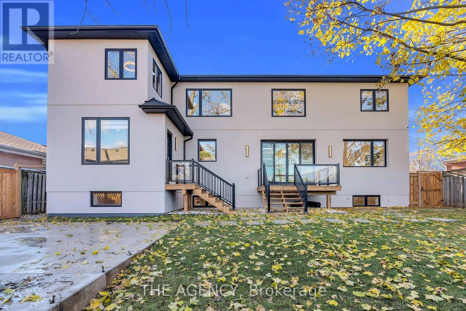 519 THIRD LINE — Oakville (WO West), Ontario - Photo 5 of 47