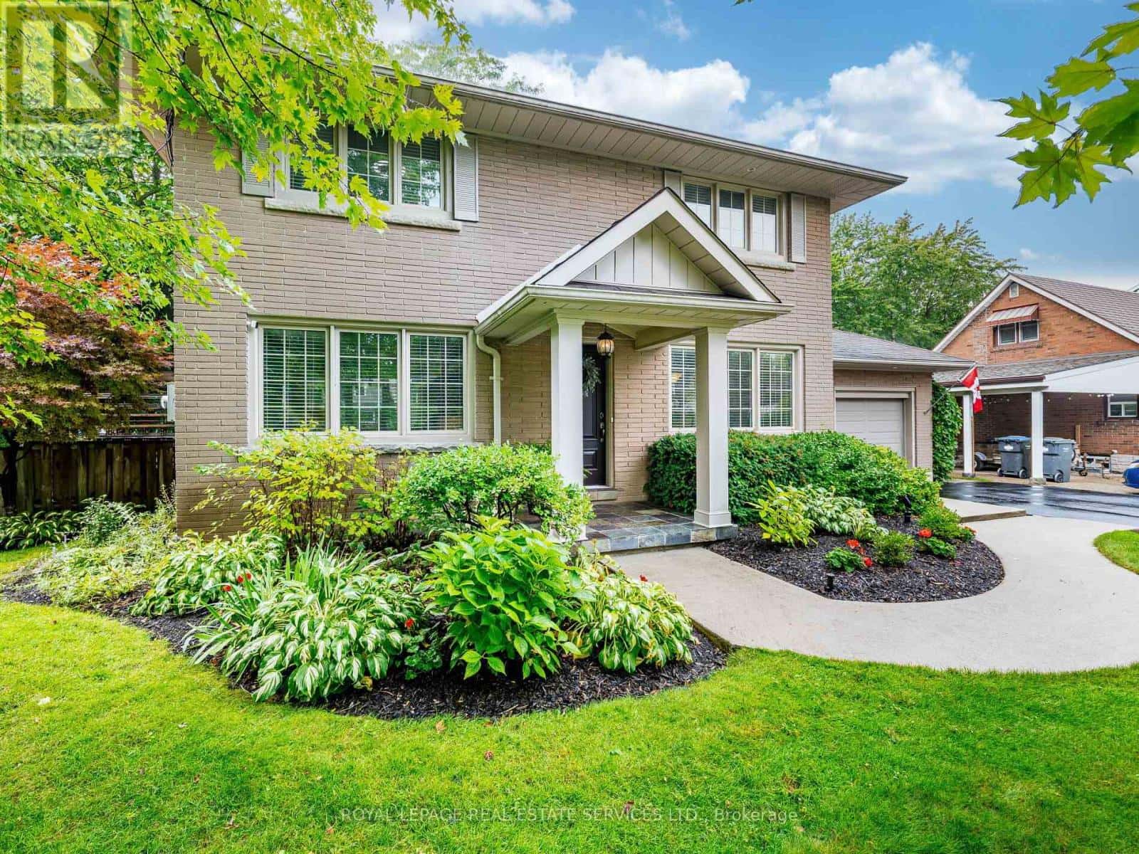 153 ELLIOTT STREET — Brampton (Brampton South), Ontario - Photo 3 of 49