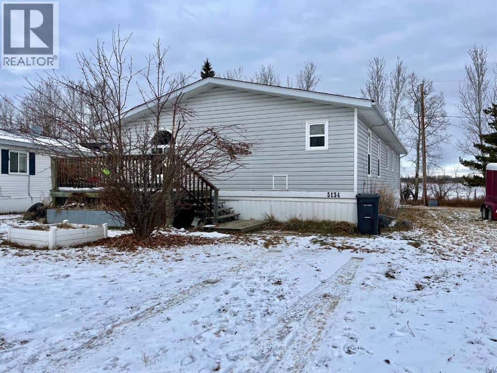 5134 51 StreetClose — Caroline, Alberta - Photo 2 of 27