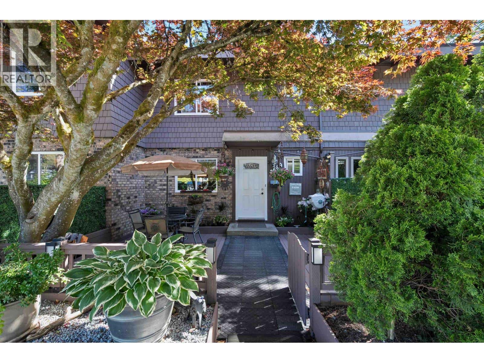 268A EVERGREEN DRIVE — Port Moody, British Columbia - Photo 2 of 40