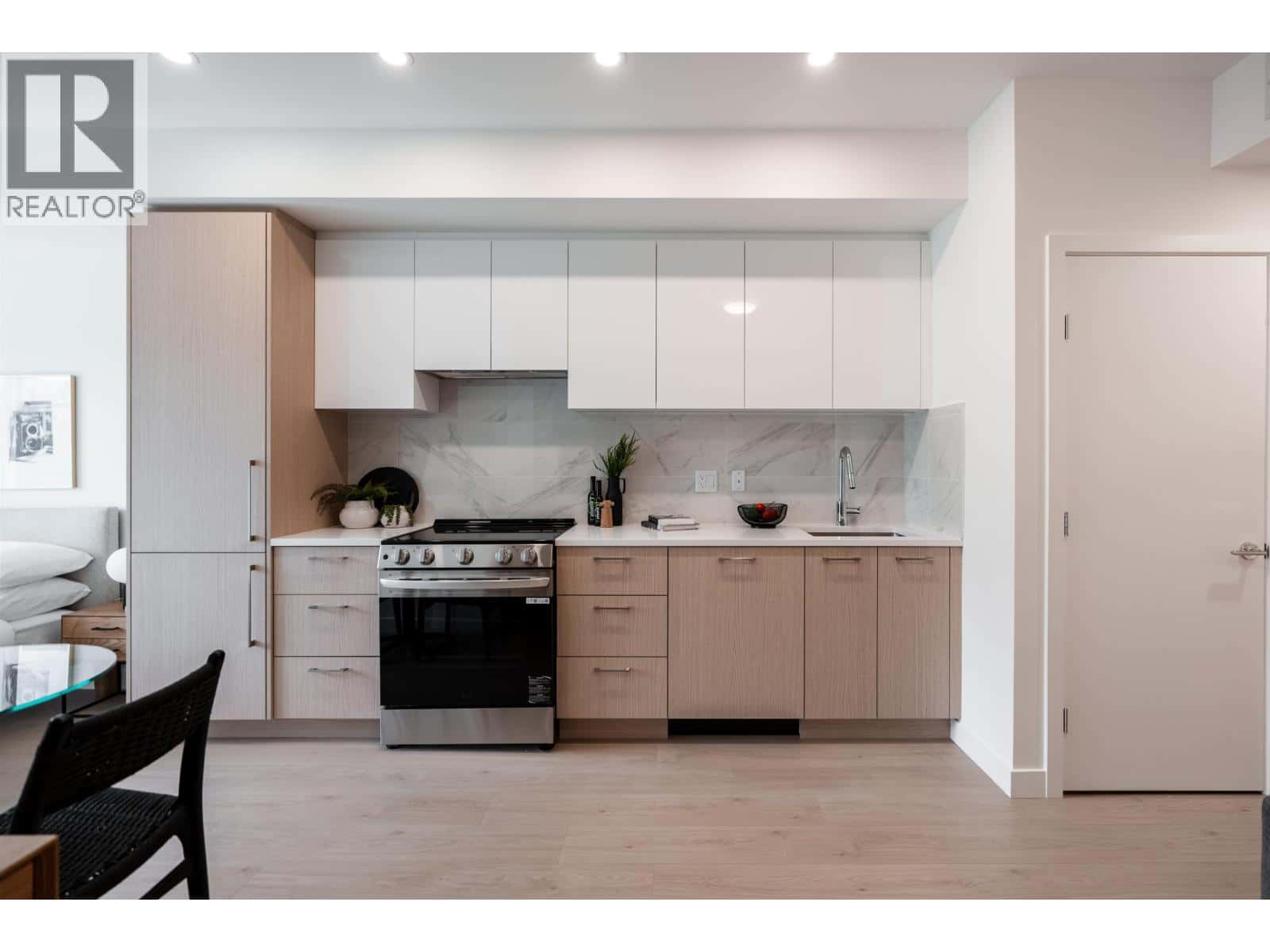 602 150 JAMES ROAD — Port Moody, British Columbia - Photo 5 of 26