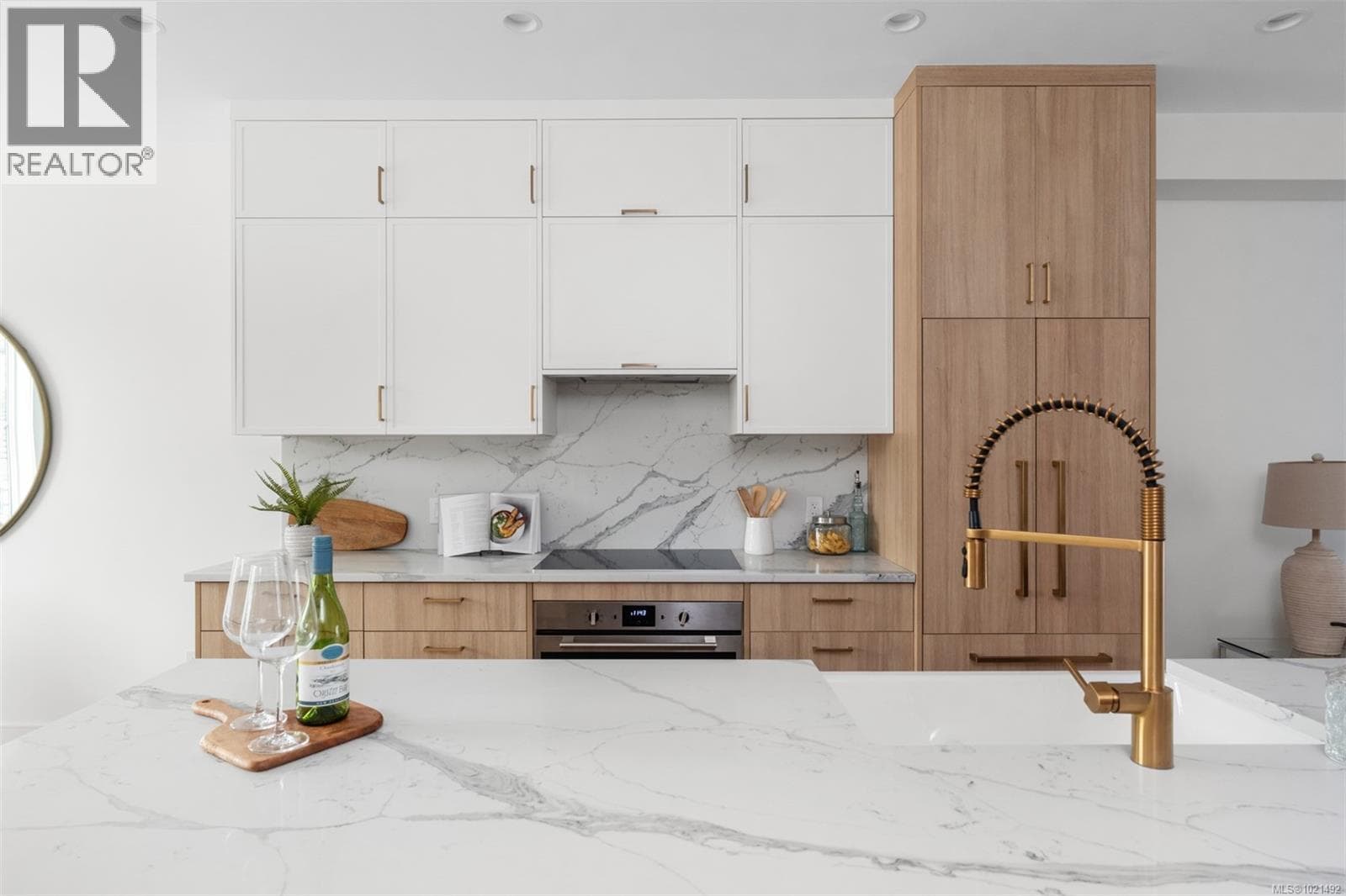 6 820 Dunsmuir Rd — Esquimalt, British Columbia - Main photo