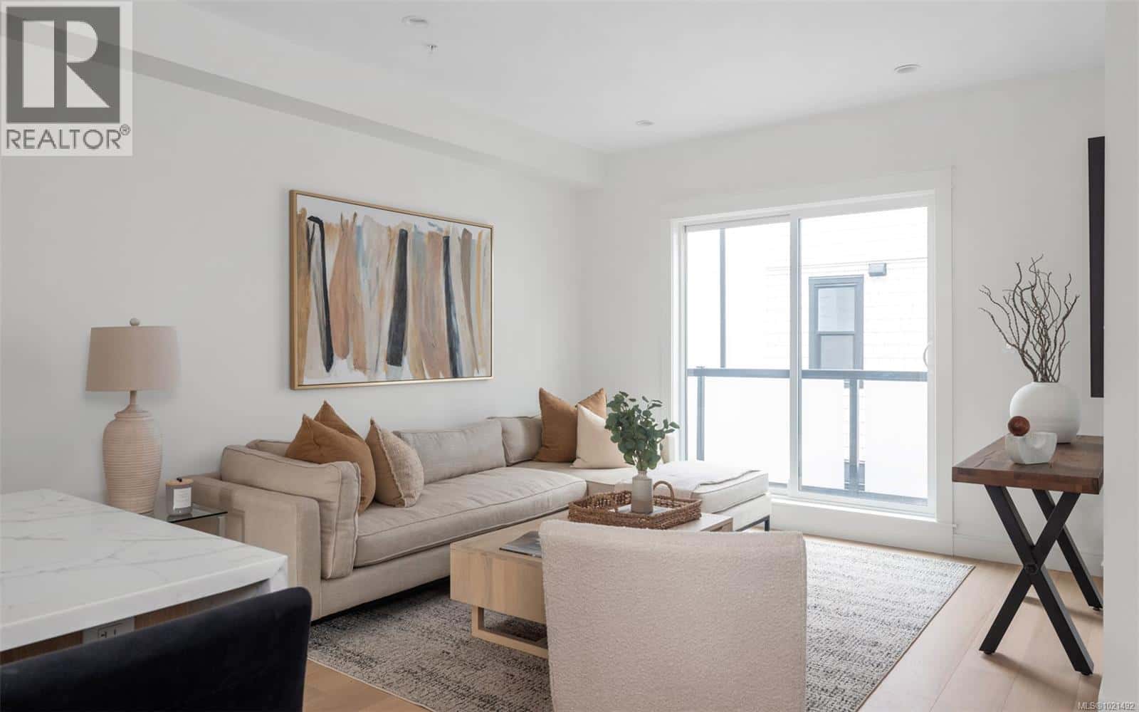 6 820 Dunsmuir Rd — Esquimalt, British Columbia - Photo 4 of 33