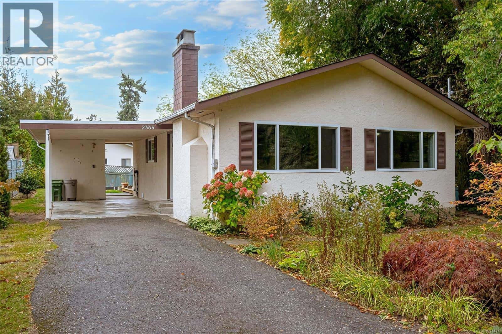 2365 Lovell Ave — Sidney, British Columbia - Photo 3 of 41