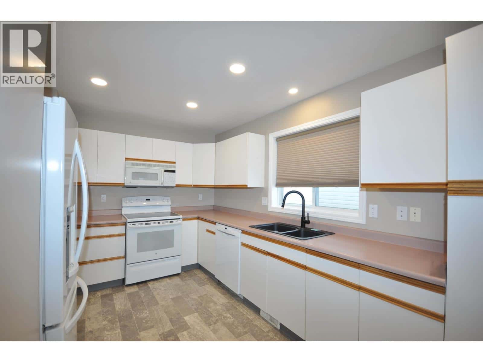 45 500 WOTZKE DRIVE — Williams Lake, British Columbia - Photo 3 of 24