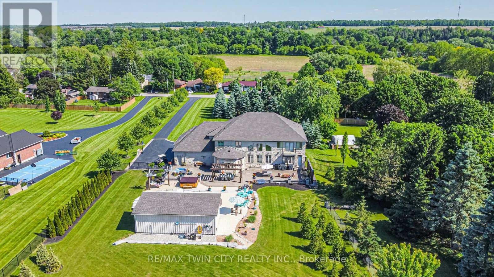 226 SHADE STREET — Wilmot, Ontario - Photo 4 of 49