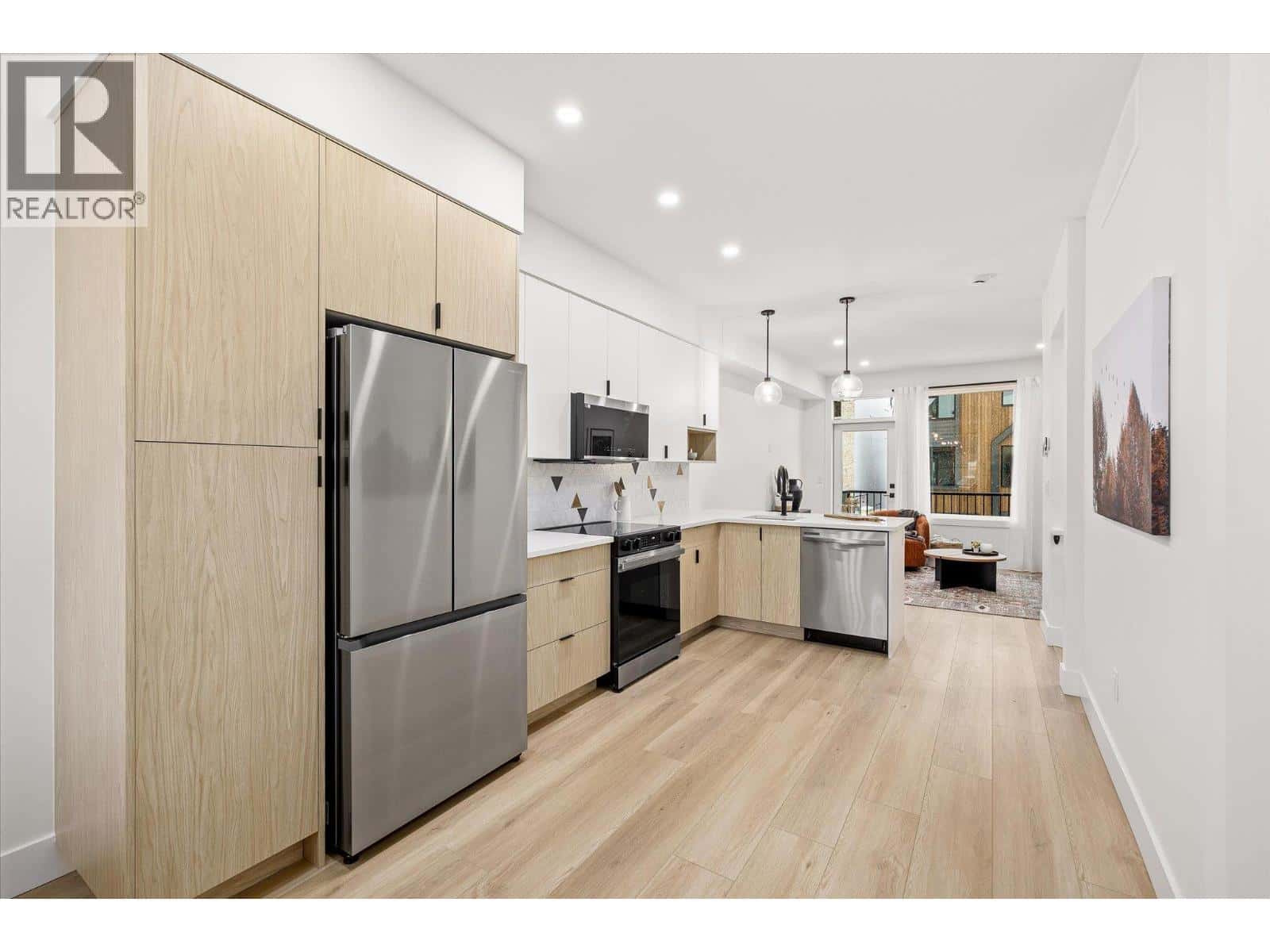 416 Humbert Street 23