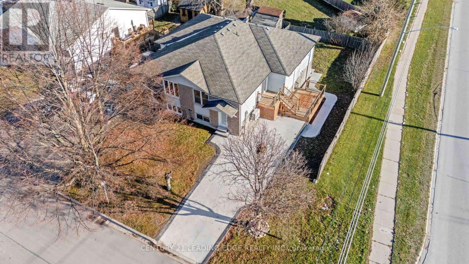 1 LOCKHART GATE — Clarington (Bowmanville), Ontario - Photo 3 of 44