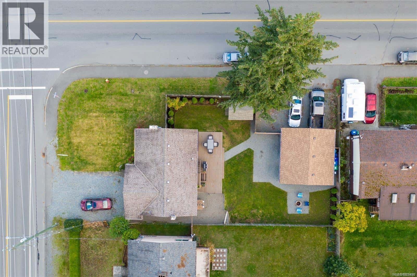 1013 Strathmore St — Nanaimo, British Columbia - Photo 4 of 35