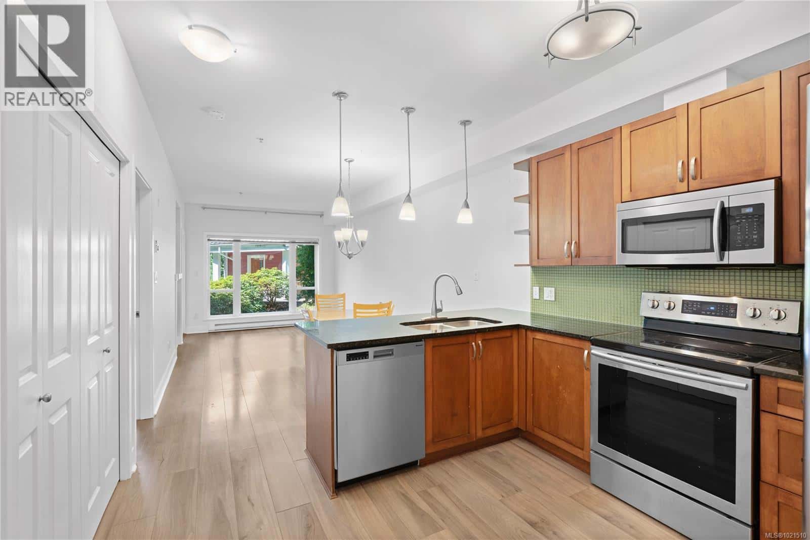 110 866 Brock Ave — Langford, British Columbia - Photo 3 of 54