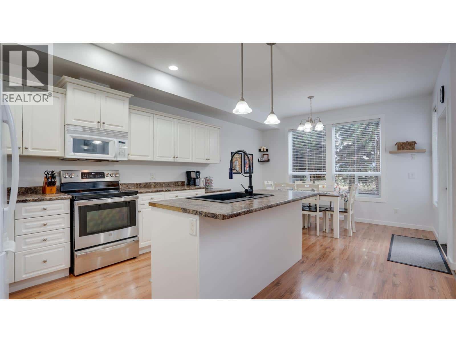 671 24 Street NE Unit# 3 — Salmon Arm, British Columbia - Photo 4 of 46